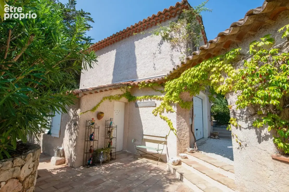 Mas de caractère de 1938 dans un domaine privé, parc de 6 450 m² à deux pas des plages - photo 16