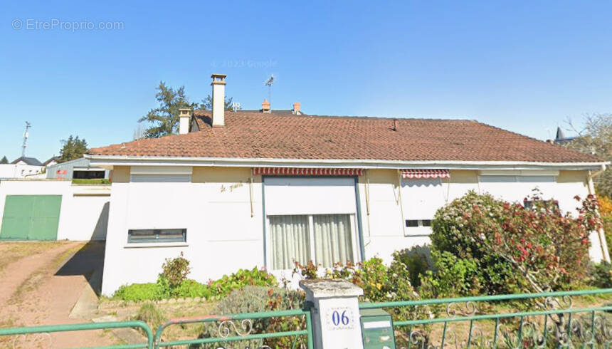 Maison à SAINT-PRYVE-SAINT-MESMIN