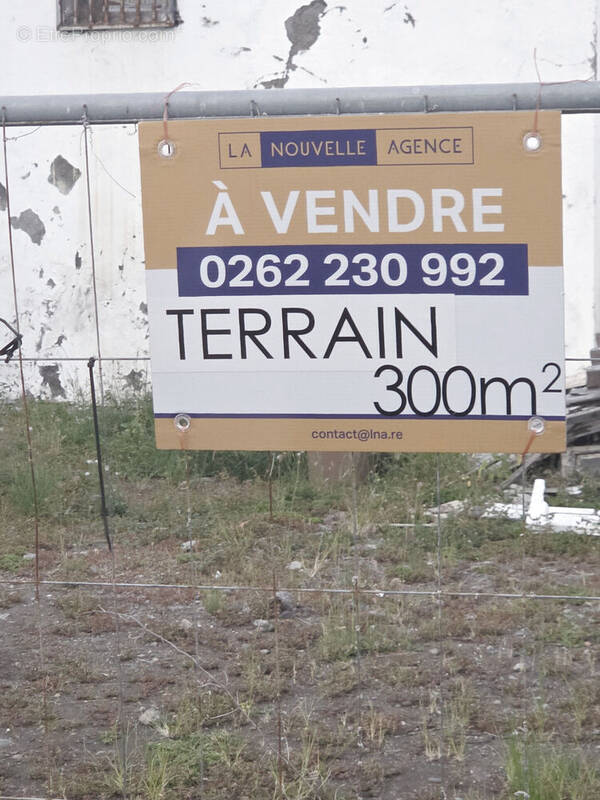 Photo 1 - Terrain à SAINT-DENIS