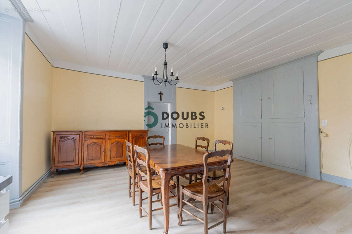 Appartement à ORCHAMPS-VENNES