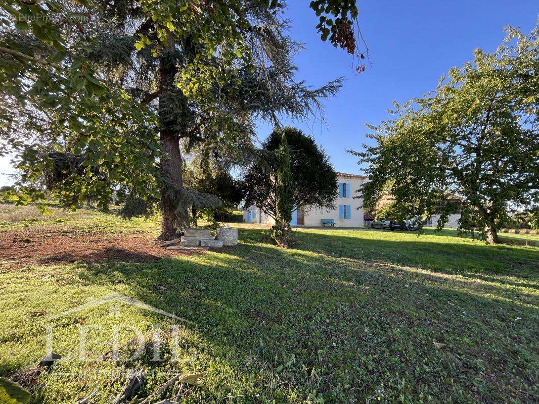 Maison à VALENCE-SUR-BAISE