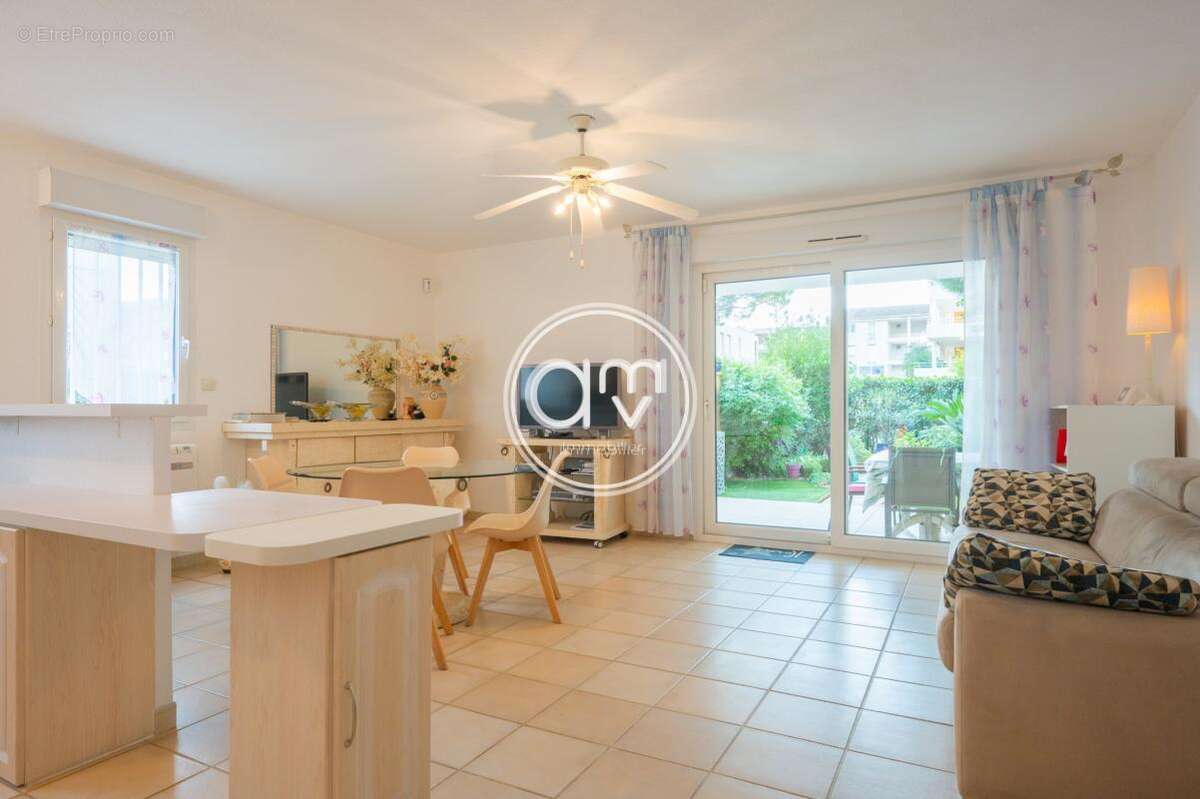 Appartement à BORMES-LES-MIMOSAS