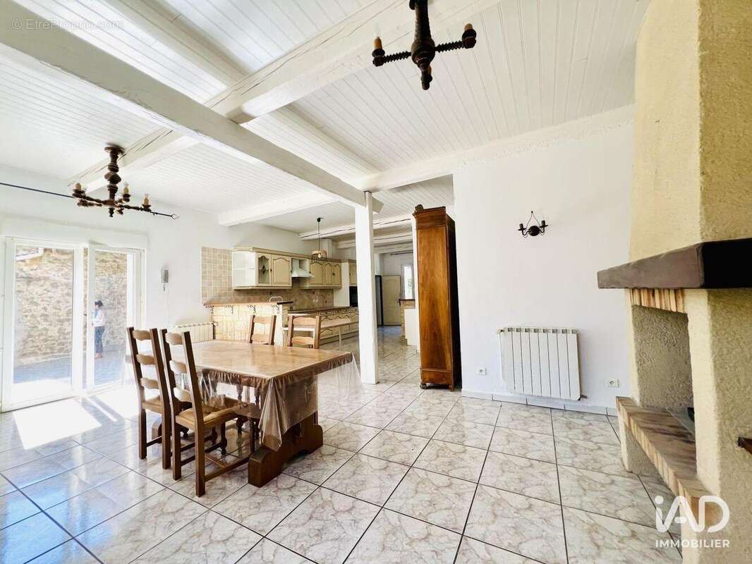 Maison 210 m² à Villeseque-Des-Corbieres  - photo 2