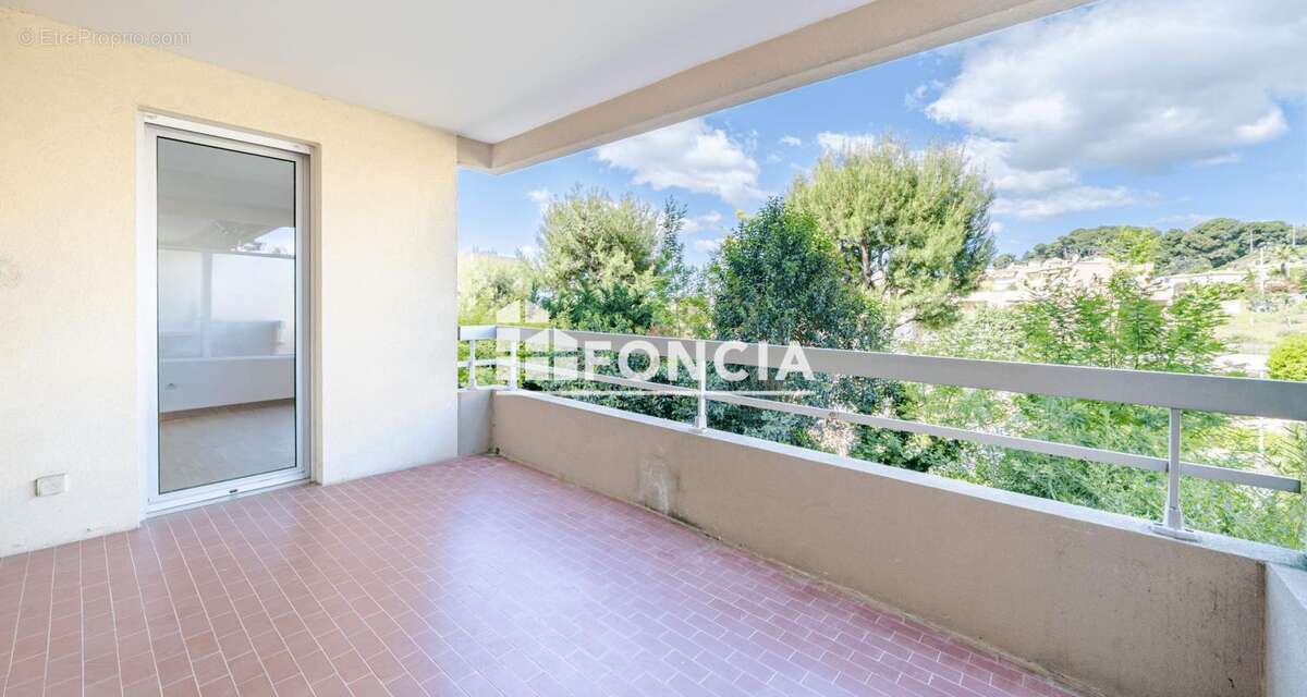 Appartement à SAINT-LAURENT-DU-VAR