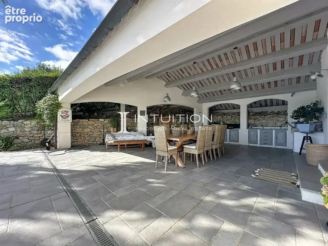 Proche Valbonne : Élégante villa avec vue panoramique et piscine - photo 4