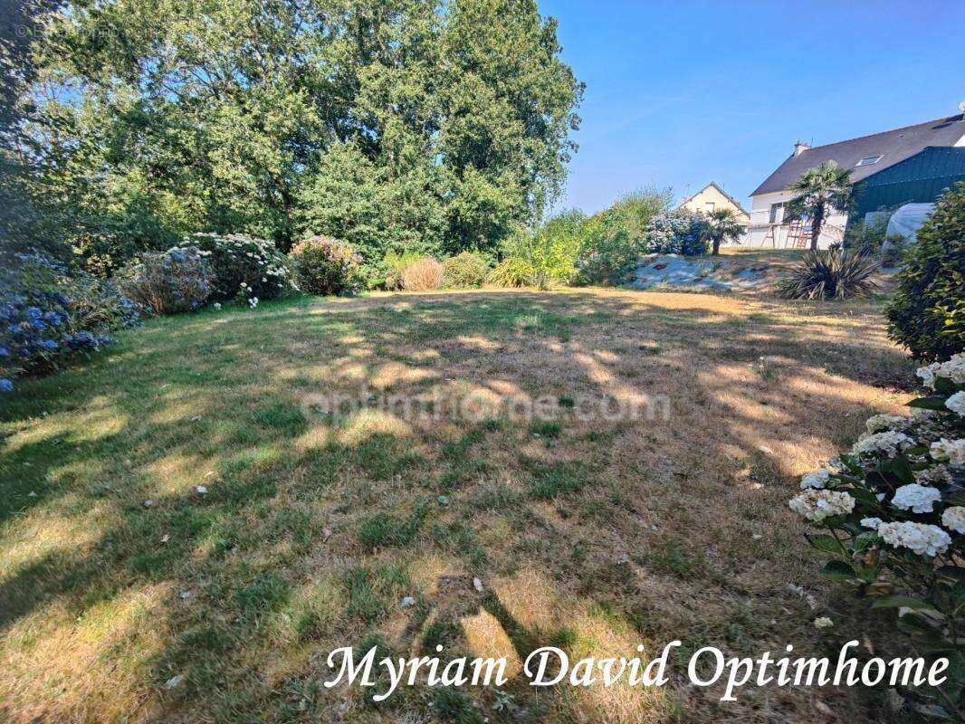 Maison familiale 171 m² – DPE C – 5 chambres – Terrain paysagé de 2 400 m² – Rostrenen - photo 22