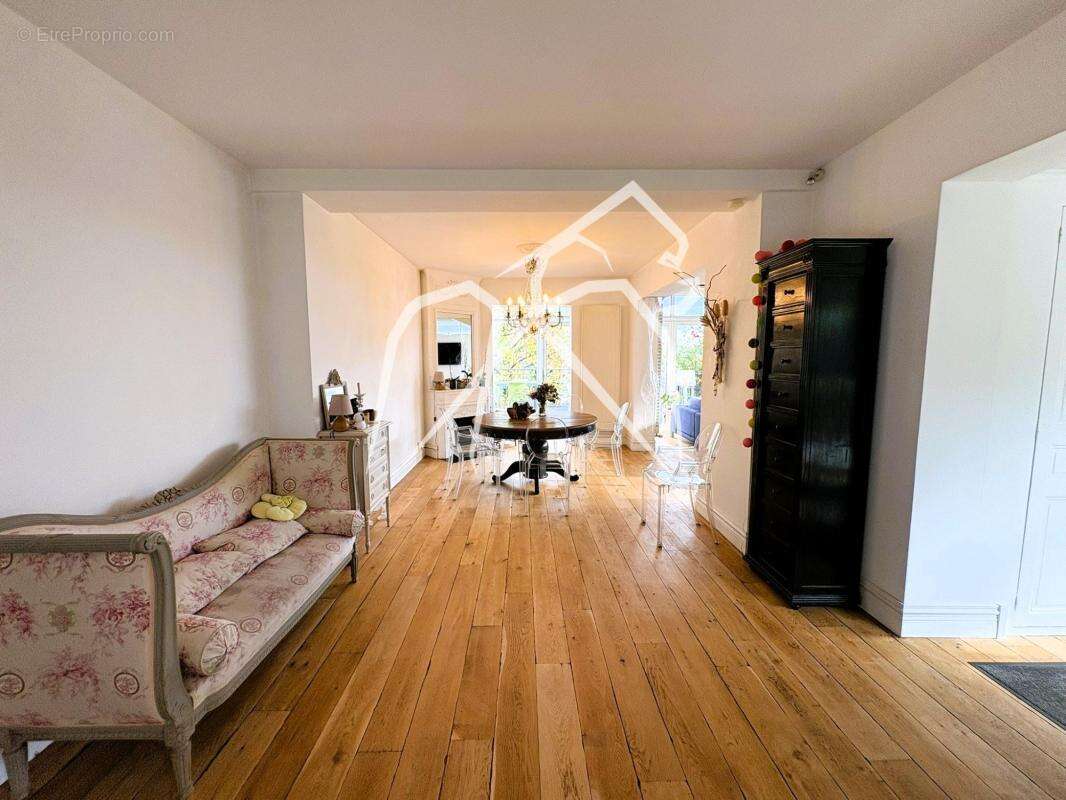 Maison de Charme  200m²  5 Chambres  Mont-Saint-Aignan - photo 2