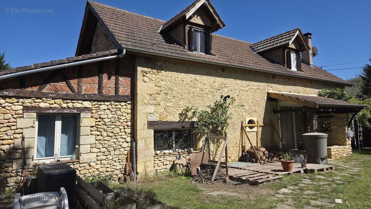 Maison principale - Maison à SAVIGNAC-DE-MIREMONT