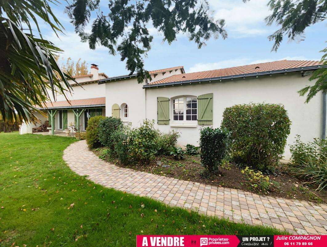 Maison à MONTREVAULT