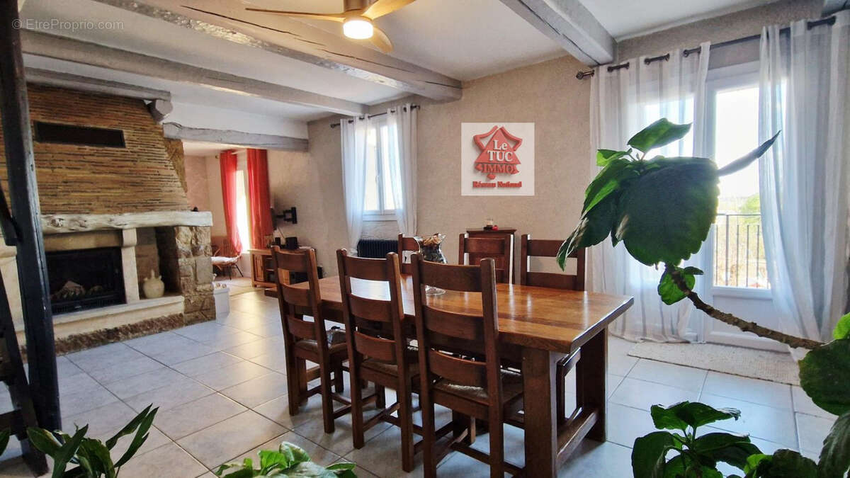 Maison à MORNAS