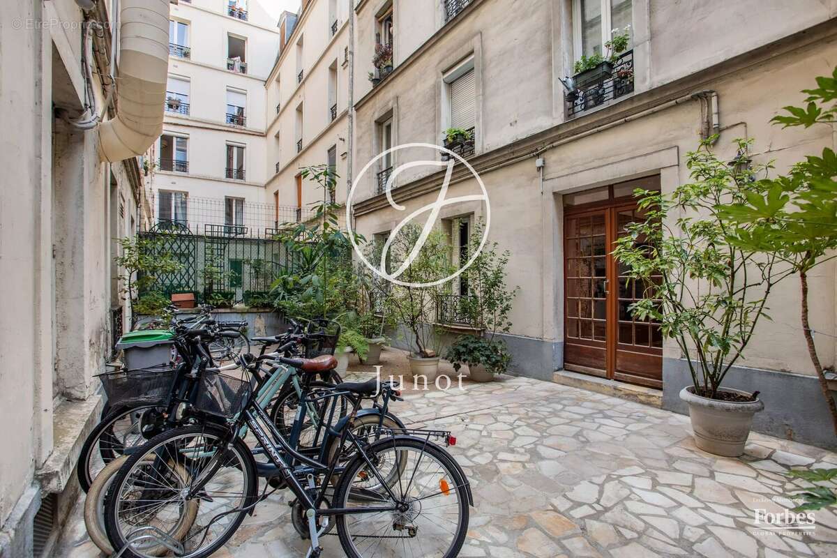 Paris 18e - DAMRÉMONT / MONTCALM - Appartement - 32,7m² Carrez - 1 chambre - Dernier étage - photo 9