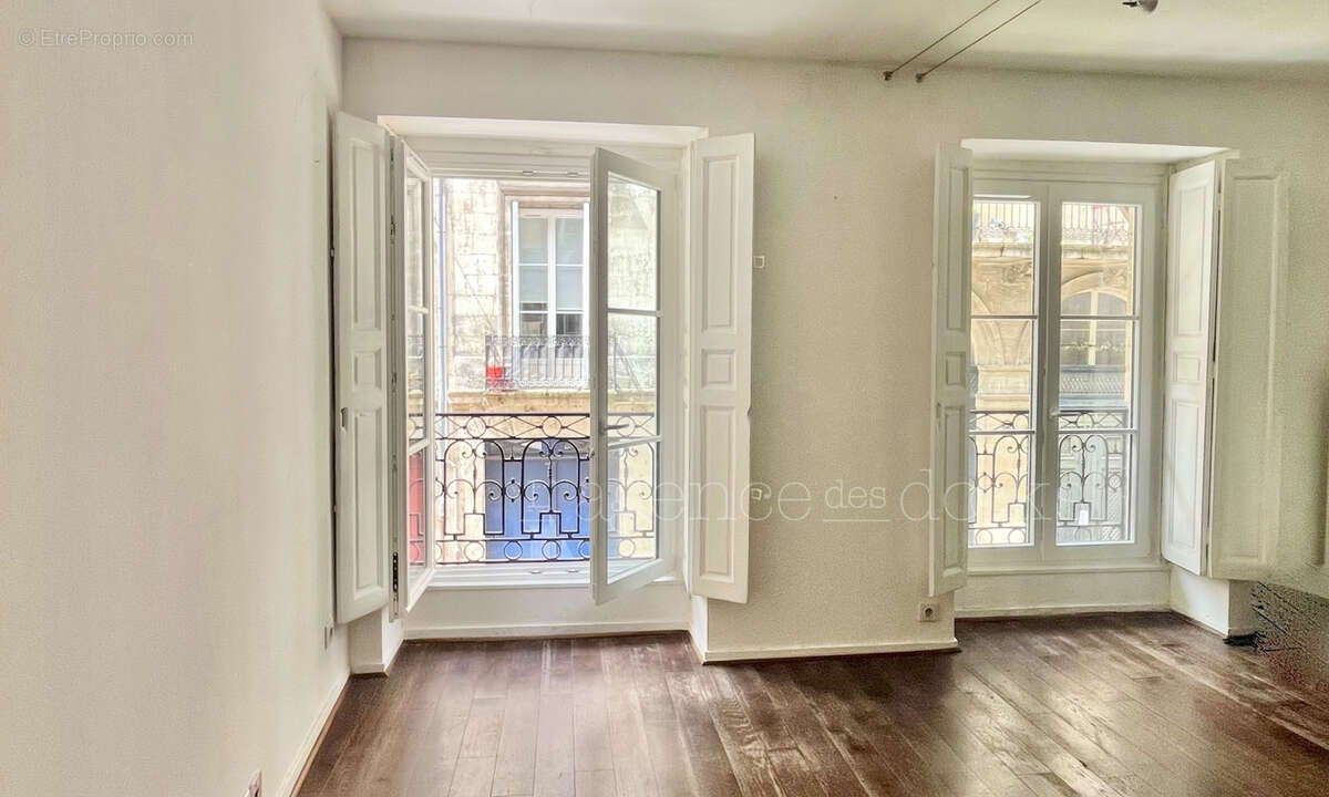 Bordeaux st pierre - t2 39m2 très bien placé rue du chai des farines - photo 3
