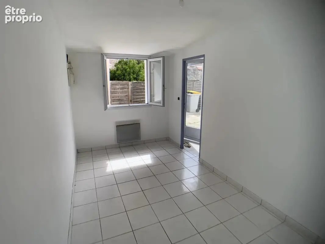 À Vendre : Ensemble de 2 Appartements Proche Centre de Rochefort - photo 8