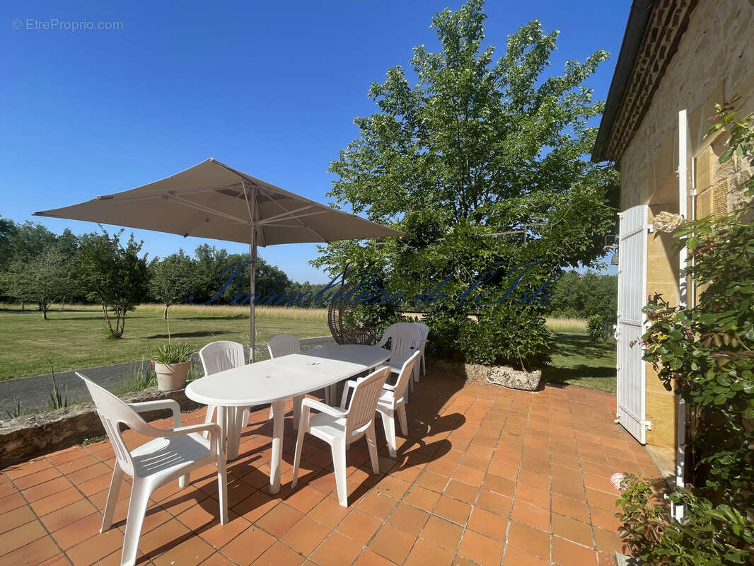 Propriete en pierres avec dependances et fort potentiel - photo 3