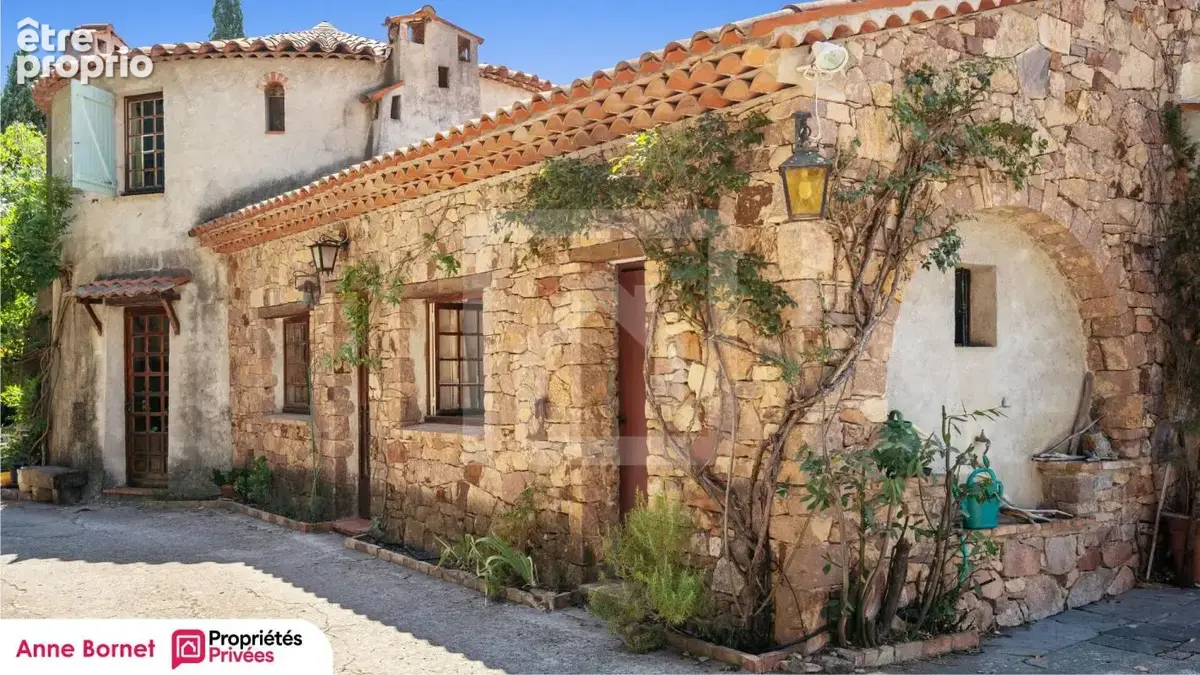 Bastide 7 pièces avec piscine et terrain de 13000 m2 - Massif de l'Estérel - photo 2