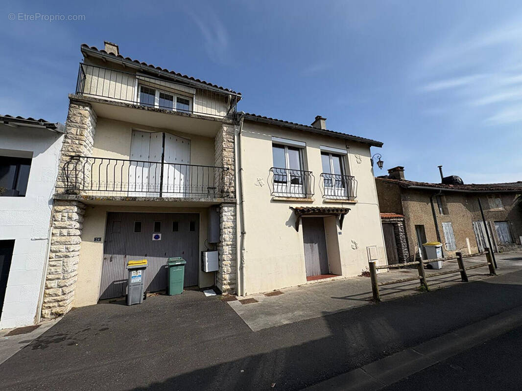 Appartement à VOUNEUIL-SOUS-BIARD