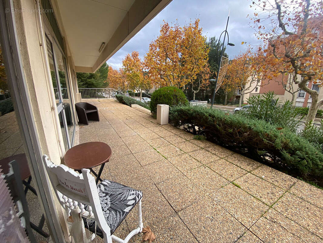 Commerce à CARNOUX-EN-PROVENCE