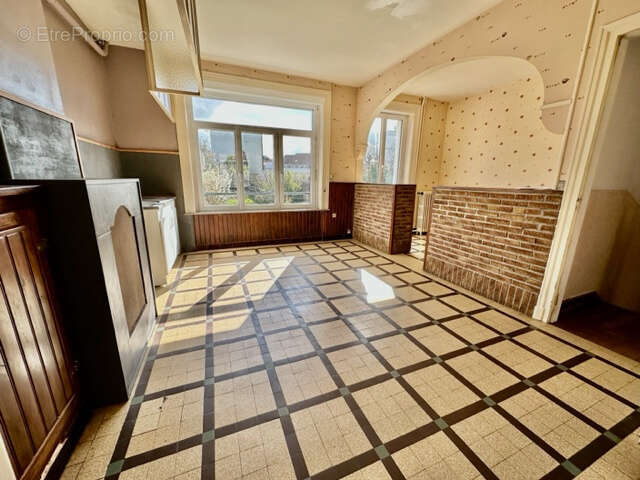 Du volume pour cette maison de ville avec garage et jardin proche des écoles - photo 3