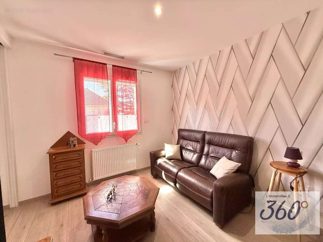 Pièce spacieuse, possibilité d\'être une chambre. - Maison à LOUHANS