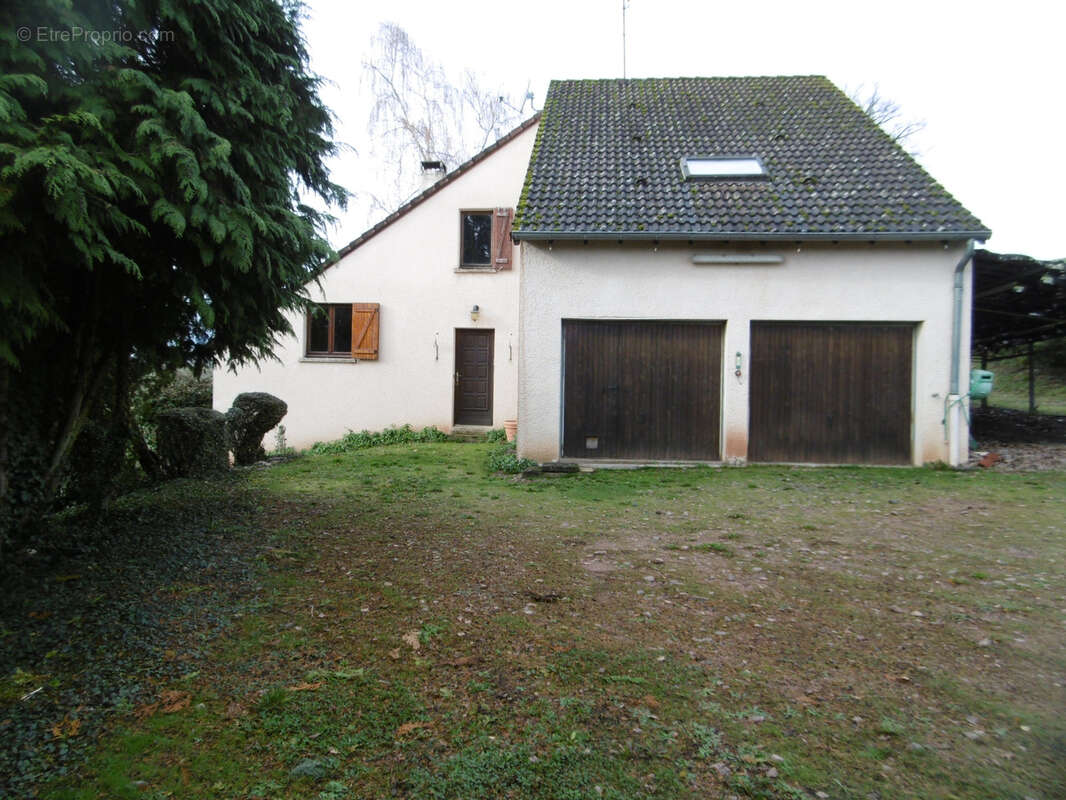 Maison à SAINT-JULIEN-DE-CIVRY