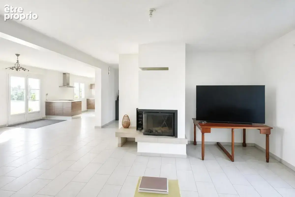 Maison de 232 m² avec jardin à Griselles - photo 4
