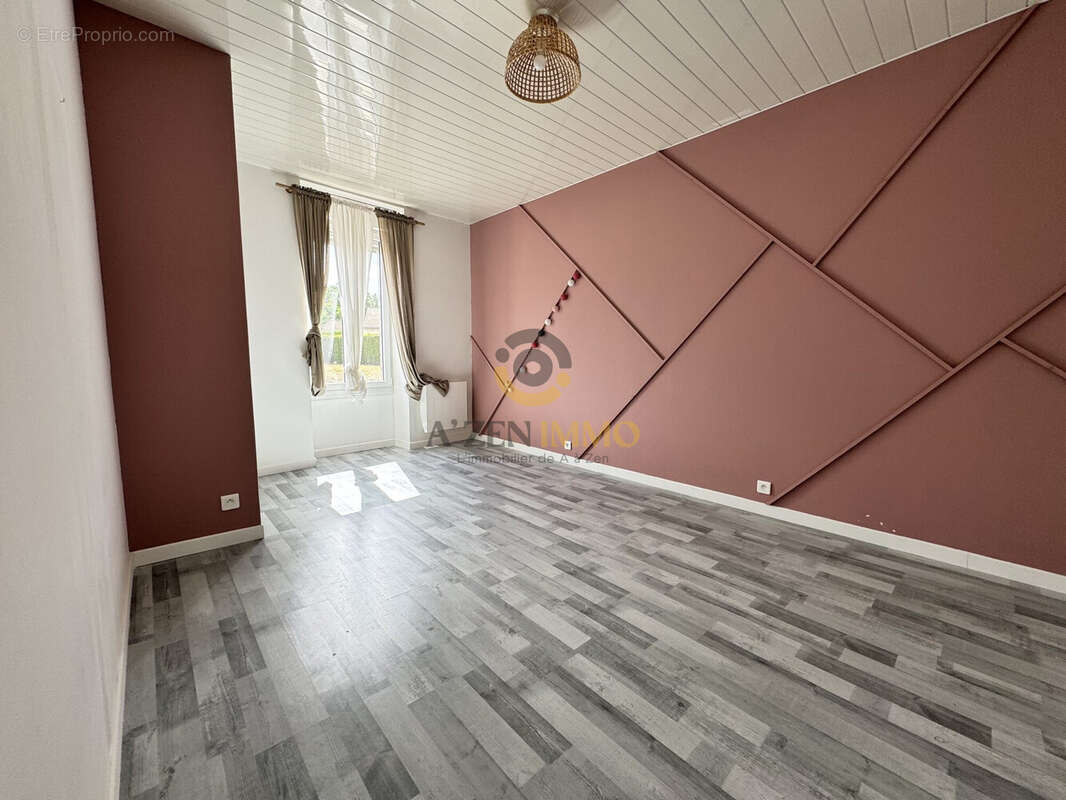 Maison à SECONDIGNY