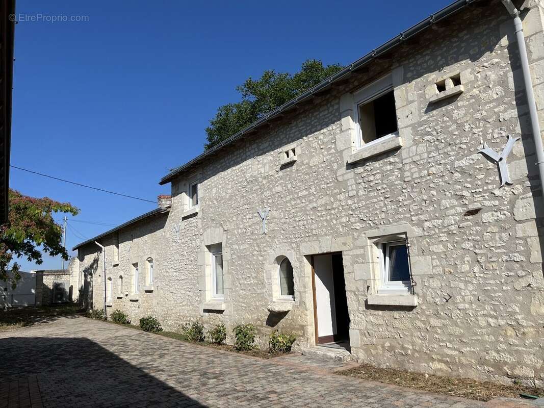 Maison à MARCILLY-SUR-VIENNE