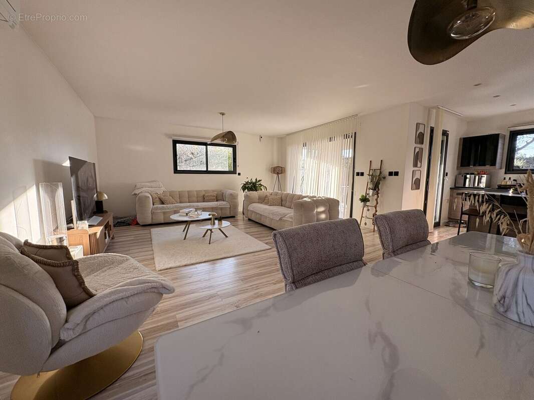 Maison à ROMANS-SUR-ISERE