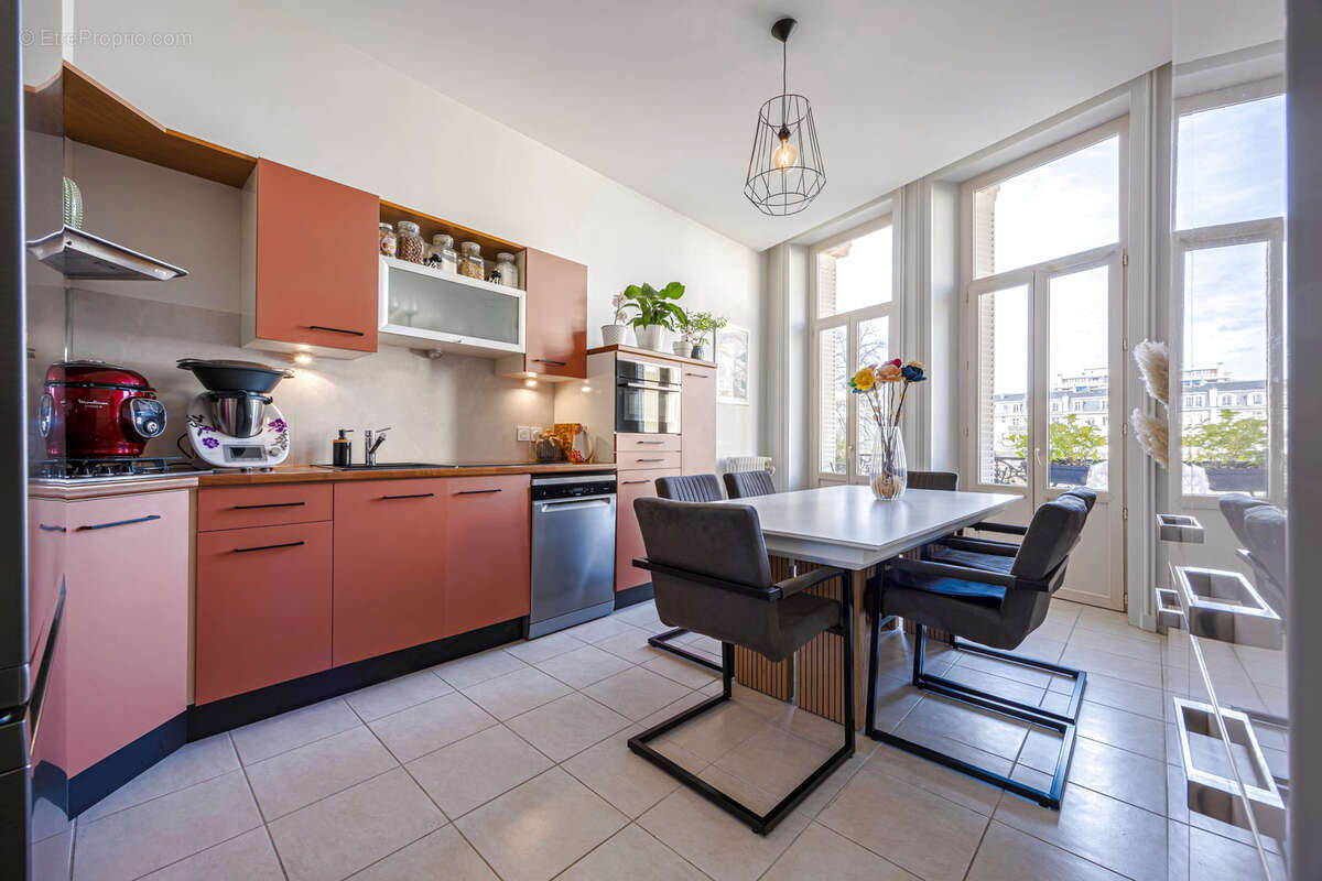 Aix-les-Bains   Appartement T3 de 103 m2 avec balcons, cave et parking couvert - photo 2