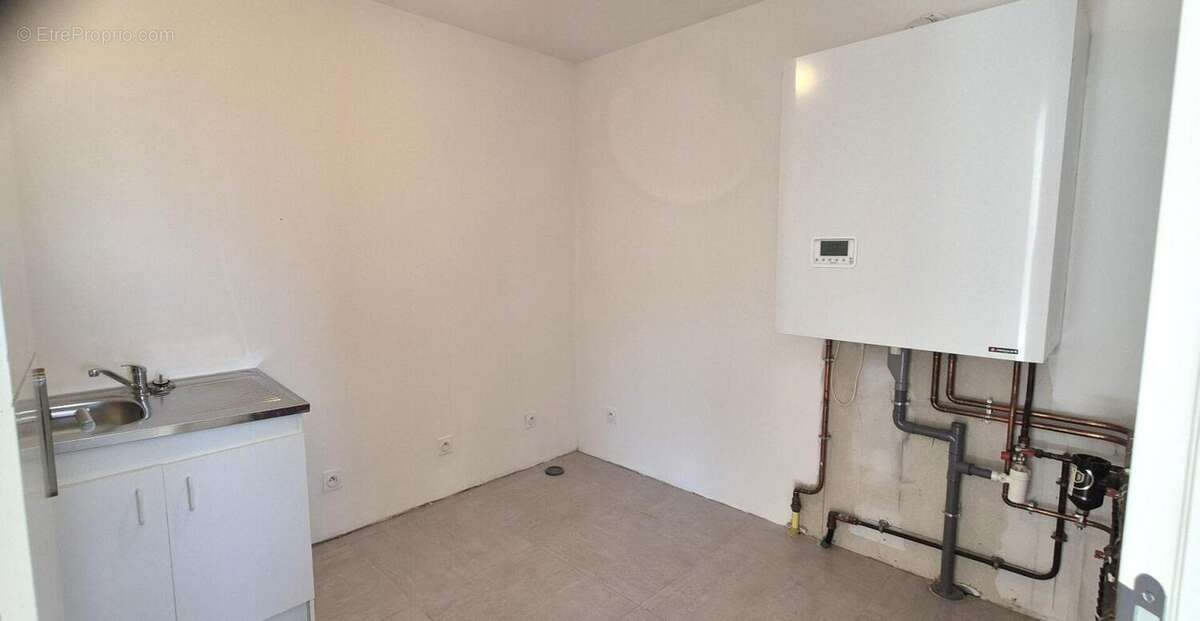 Belle Demeure Contemporaine ou Maison de Caractère en Pierre de 181m² entièrement rénovée avec sa vaste Cour, Terrasse et Terrai - photo 9