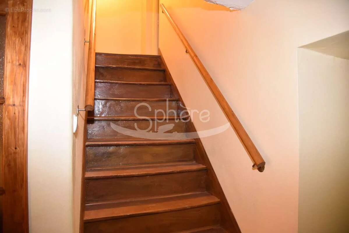 Maison à CONILHAC-DE-LA-MONTAGNE