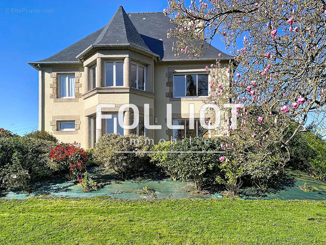 Maison à FOUGERES