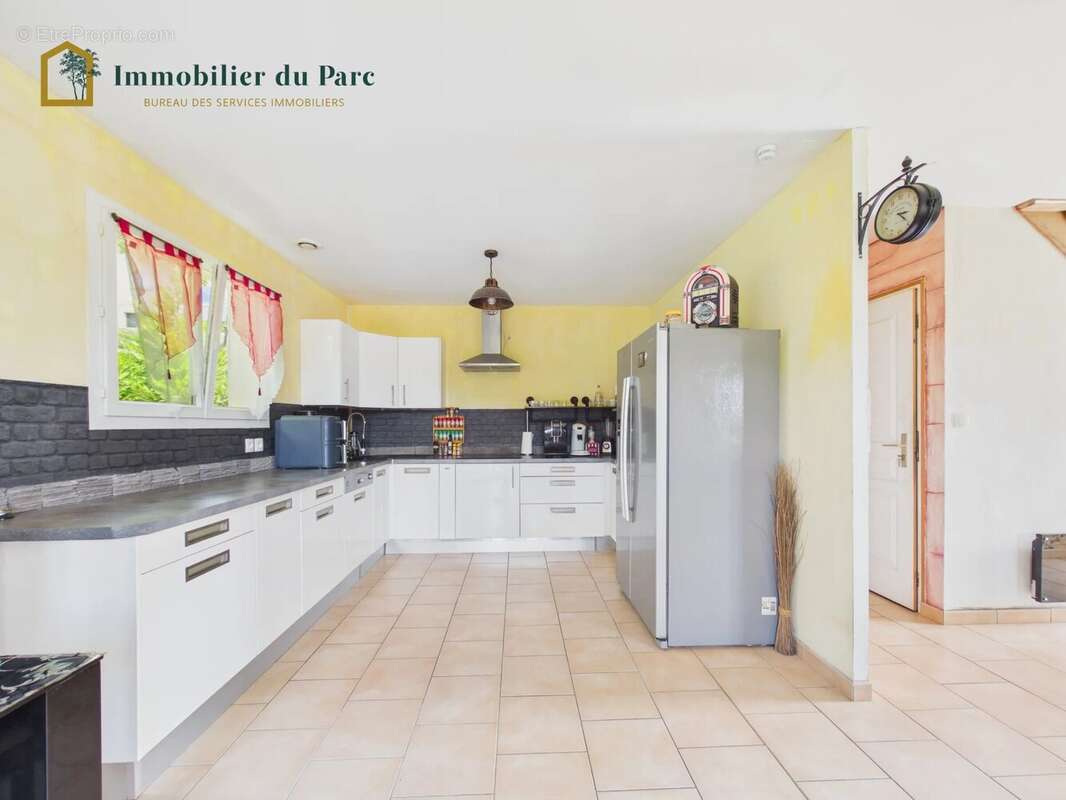 Maison 5 pièces à Montbouton avec terrain 700 m² et sous-sol aménagé - photo 4