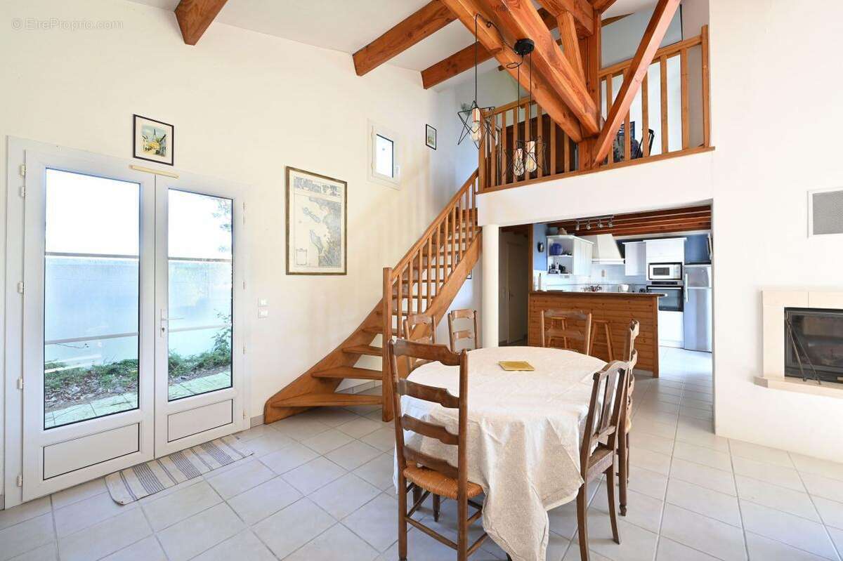 Maison à LES PORTES-EN-RE