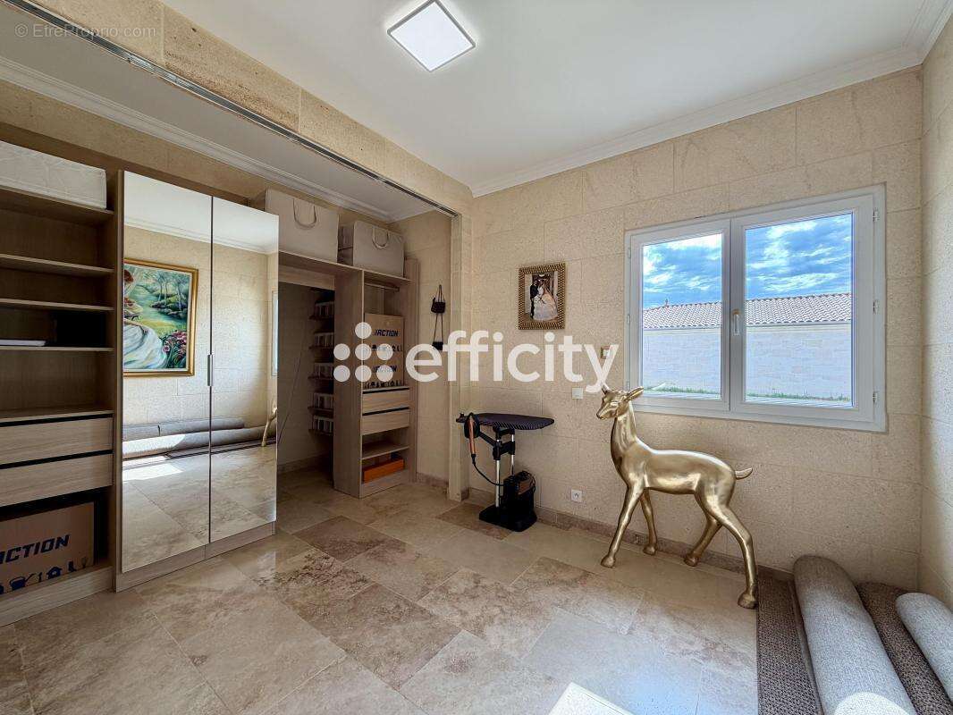 Maison 129 m² à Ambares-Et-Lagrave  - photo 9