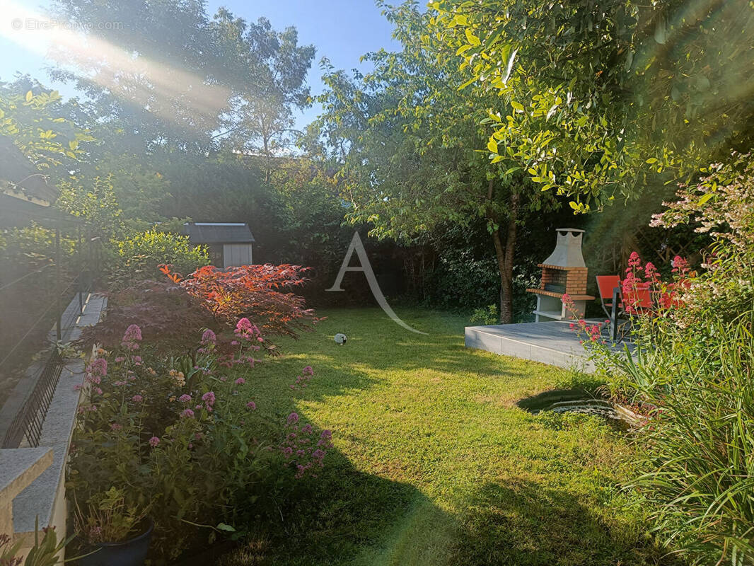 Terrain à MONTGERON