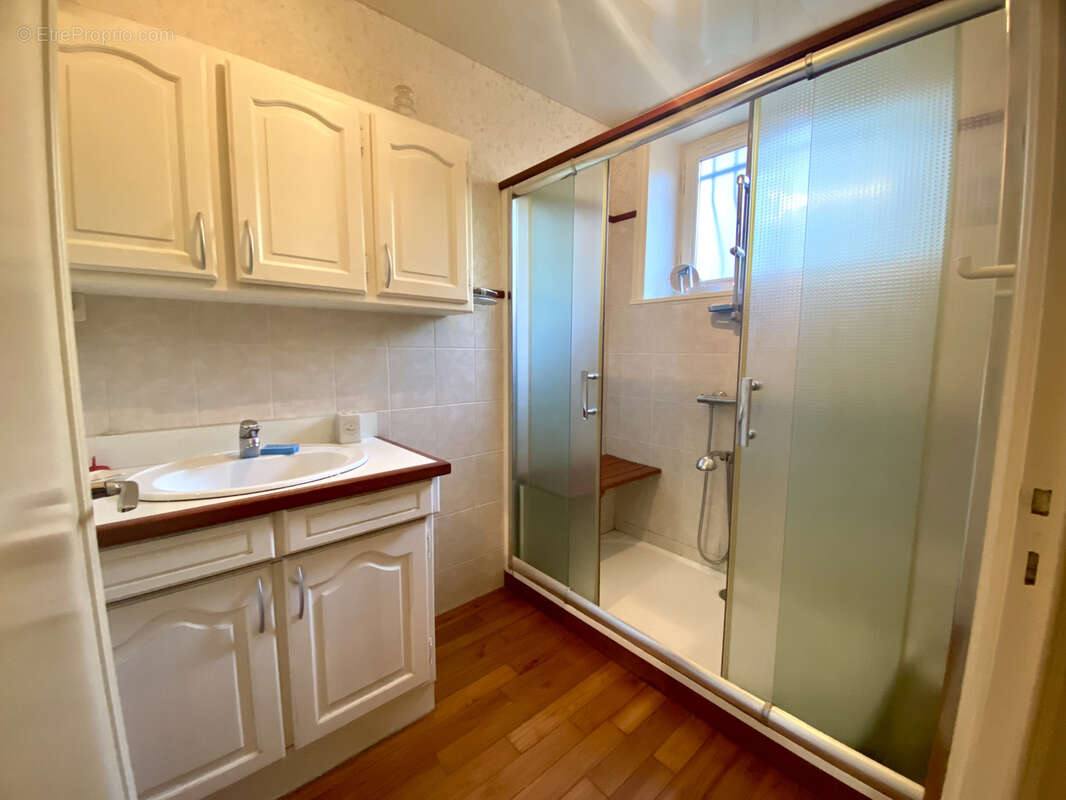 Maison avec dépendances sur un terrain de 2 180 m2   Fort potentiel - photo 9