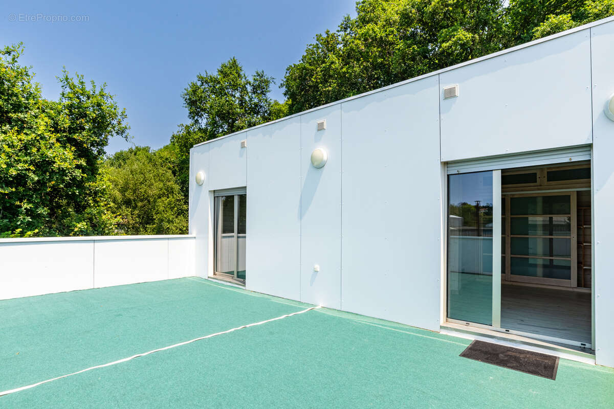 Maison récente 4 chambres avec jardin de 1 000 m2 - photo 5