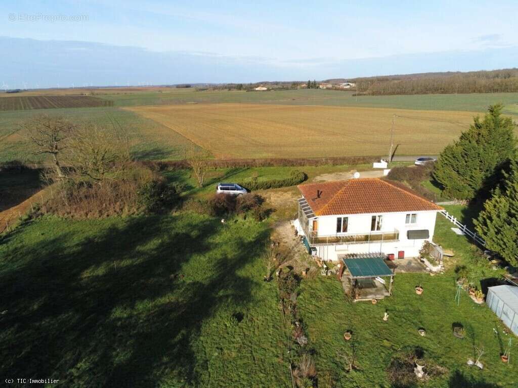 Maison à AUNAC