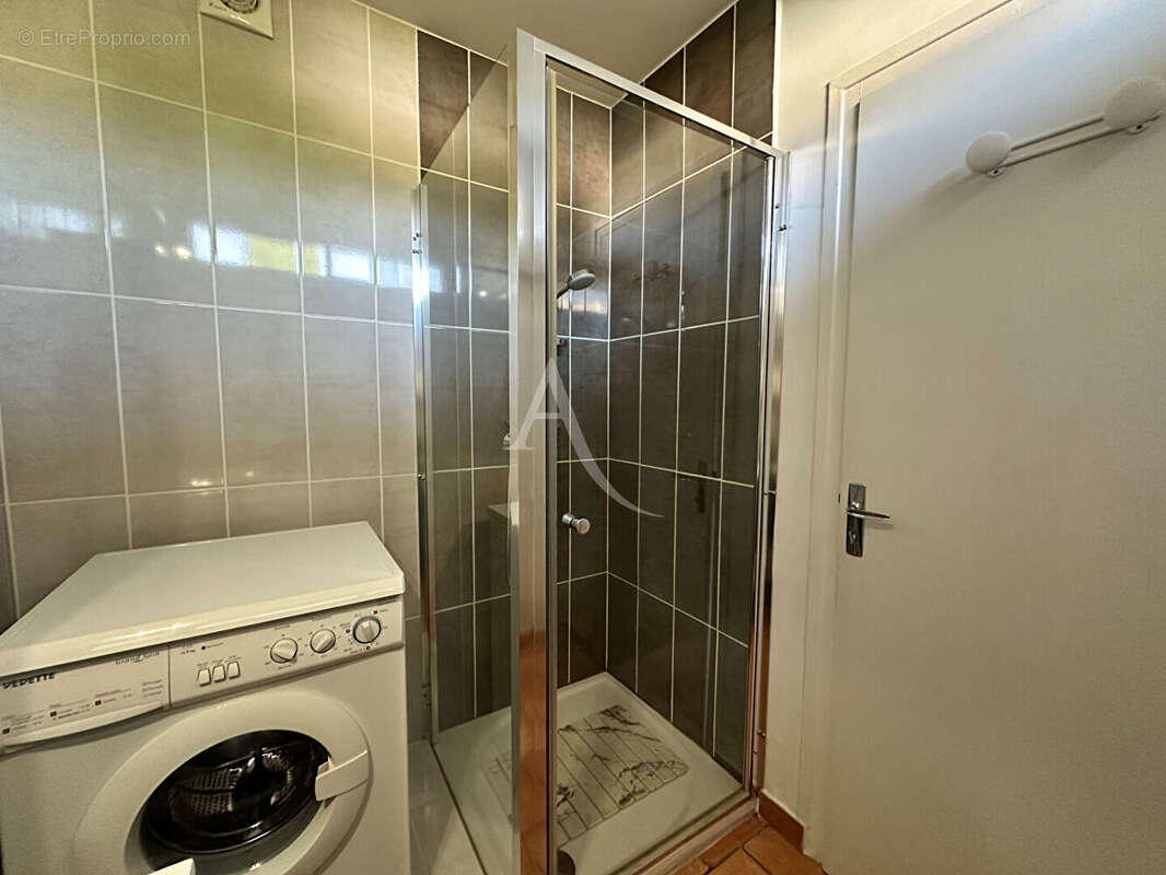 Appartement type2 de 50.25 m2 vue chateau balcon garage et cave greoux les bains - photo 12