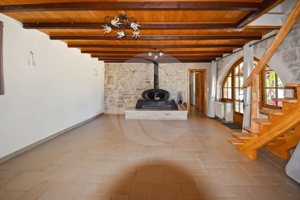 Maison à PUYLAROQUE