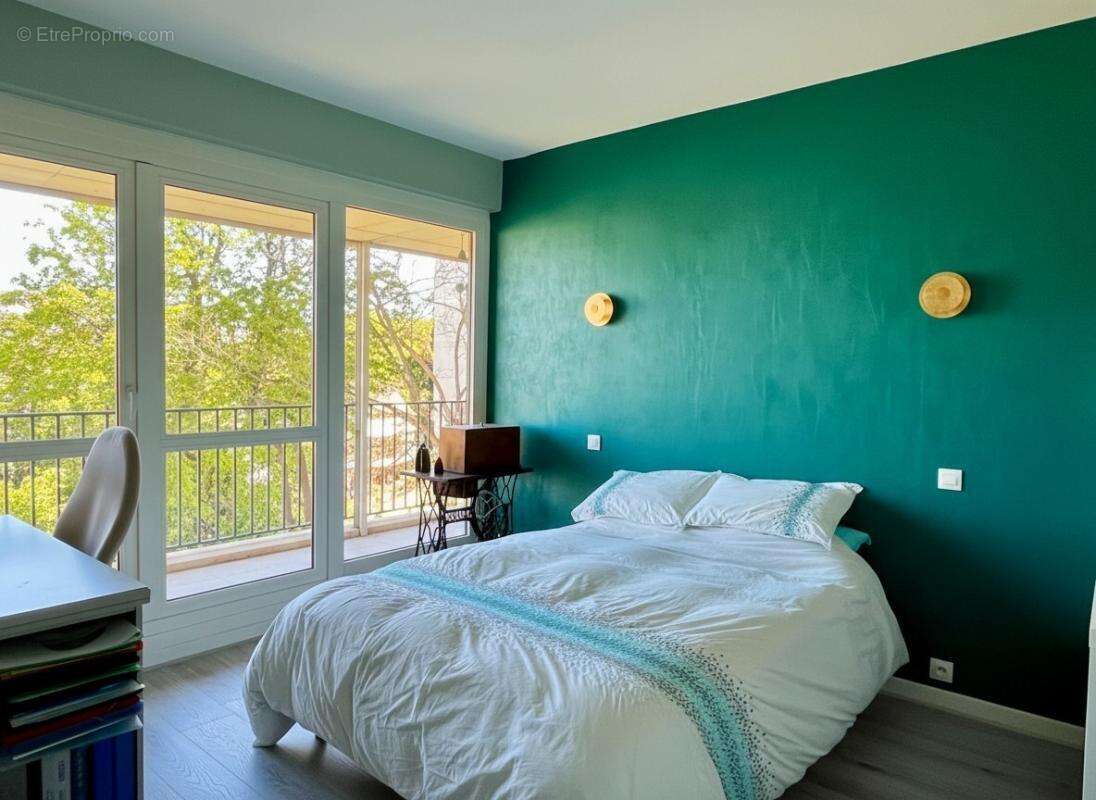 Appartement  de 111m², 3 chambres, balcon, 2 box et une cave - photo 9