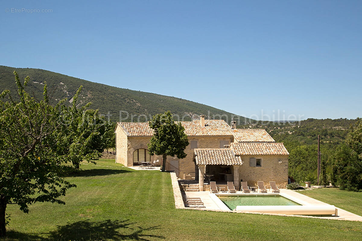 Maison à BONNIEUX