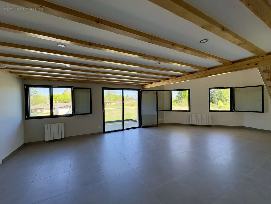 Appartement à CHARNOZ-SUR-AIN