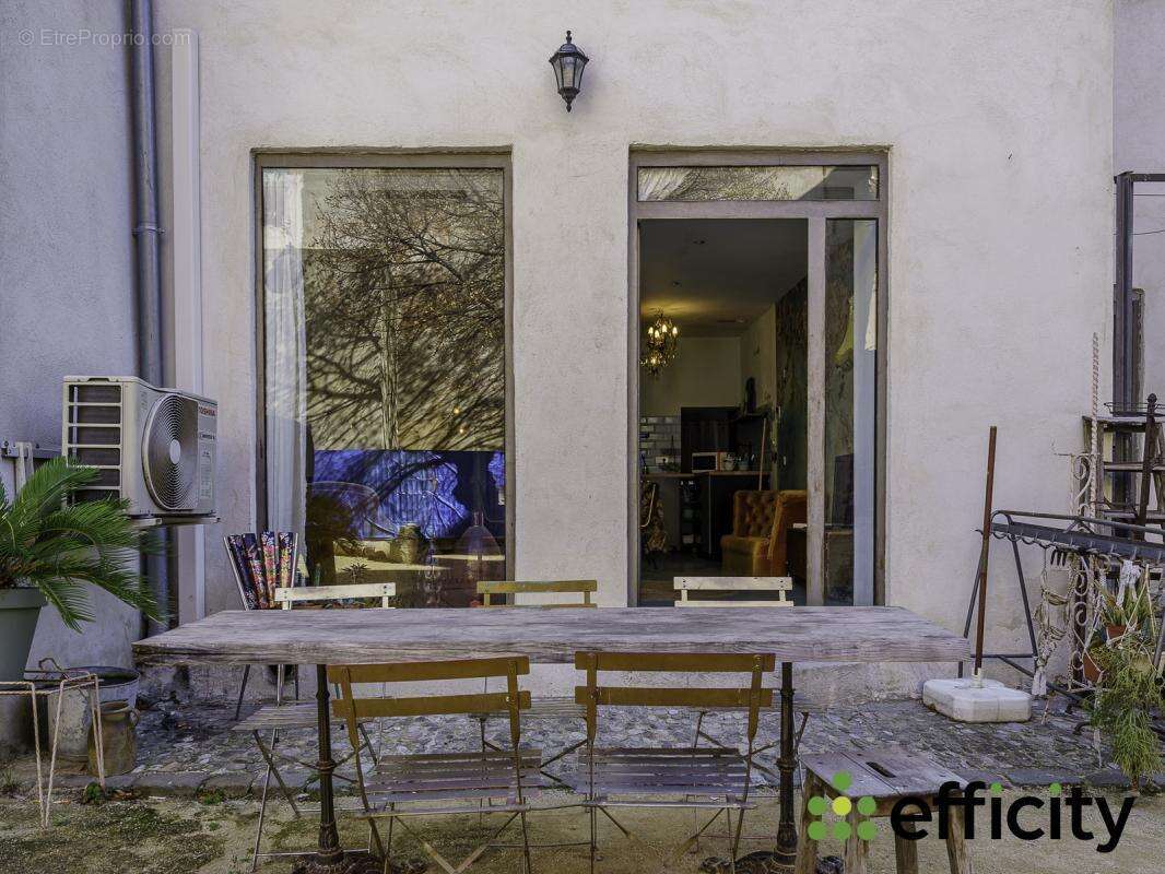 Commerce à MARSEILLE-1E