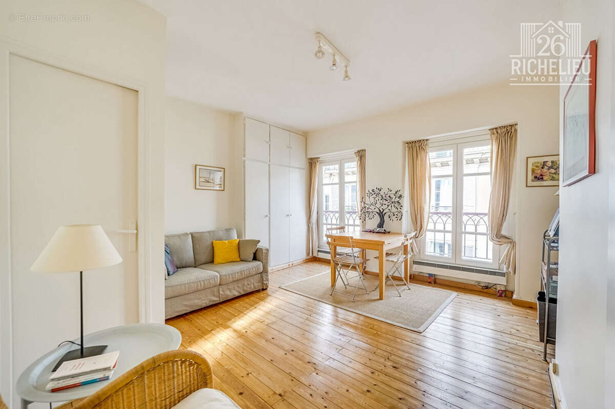 Appartement à PARIS-2E