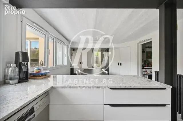 Maison 7 pièces rénovée avec piscine - photo 4