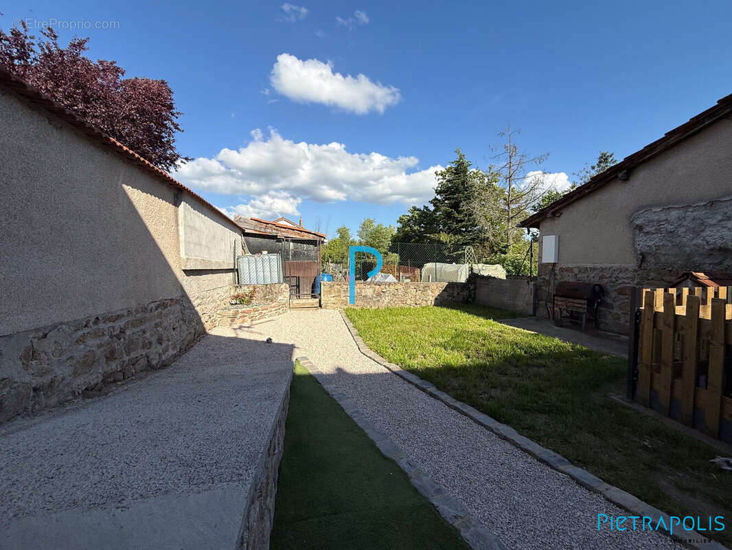 Maison à CHAMBOST-LONGESSAIGNE