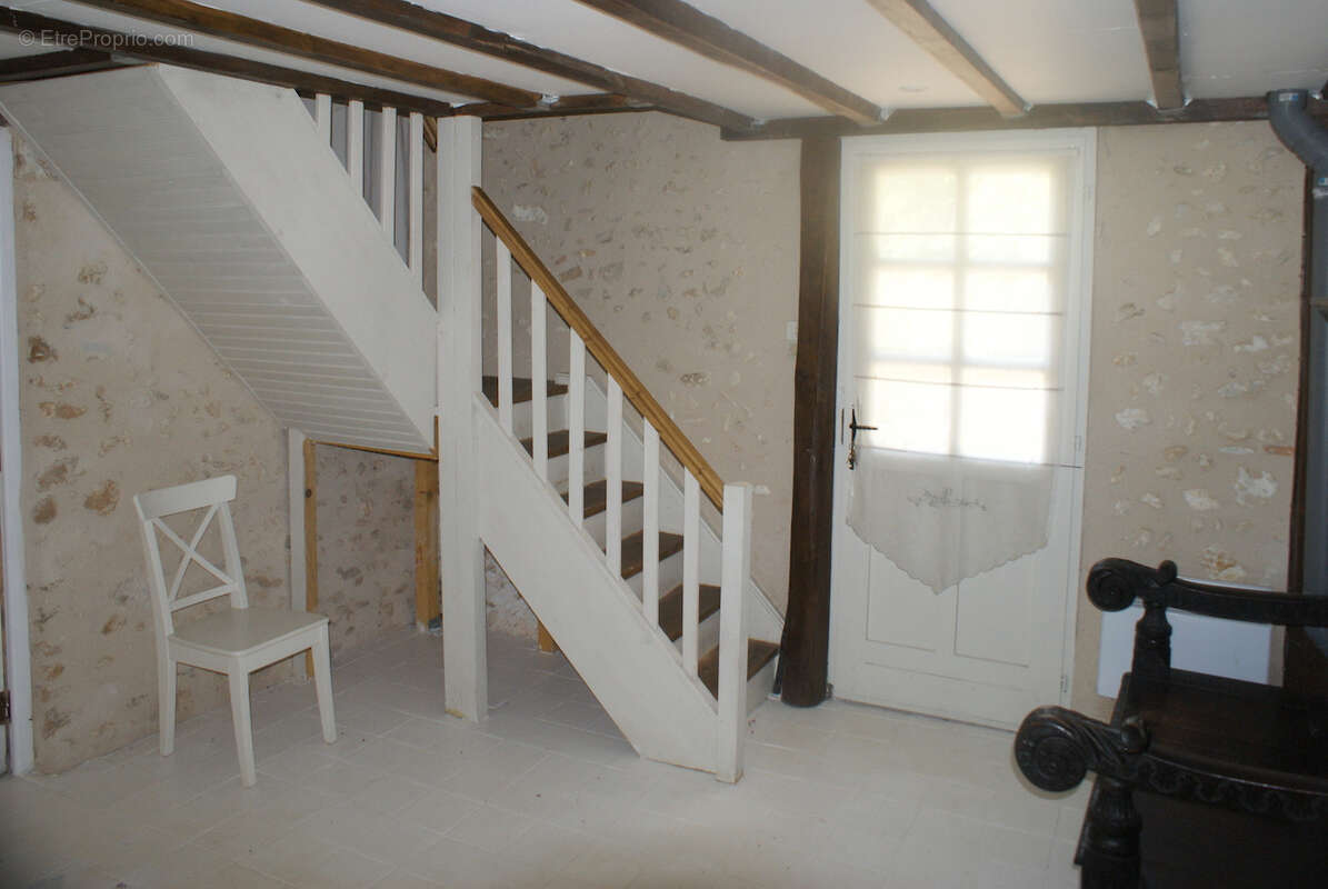 A VOIR. Belle maison en pierre de 4 chambres avec dépendances et vues sur terrain d'environ 2811m2 - photo 37