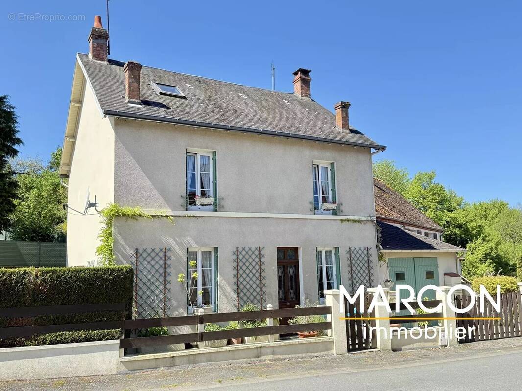 Maison à CHENIERS